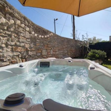 Apartment With Whirlpool And Bbq Near Porec Baderna Eksteriør billede