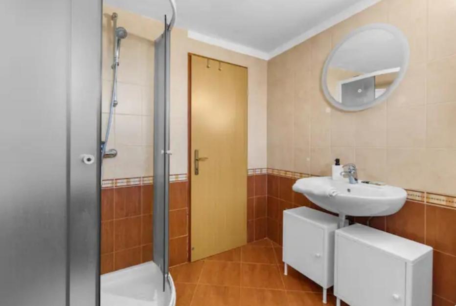 Apartment With Whirlpool And Bbq Near Porec Baderna Eksteriør billede
