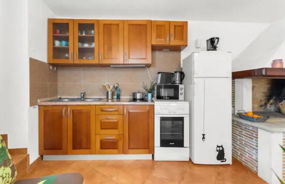 Apartment With Whirlpool And Bbq Near Porec Baderna Eksteriør billede